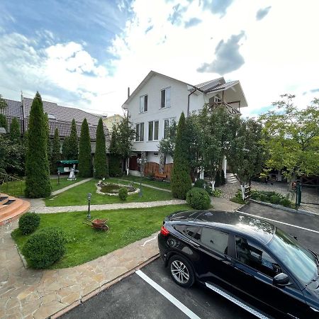 Apartments With Kitchen And Garden Kiev Exteriör bild